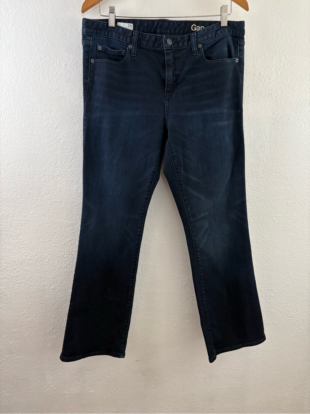 Gap women's bootcut stretch denim jeans dark wash and classic five-pocket 31S
